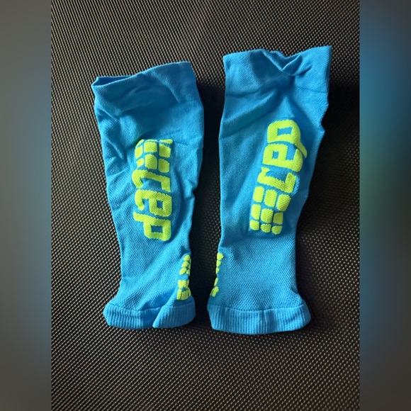 CEP RUNNING Ultralight Calf Compression Sleeves (women’s size II) in blue - Picture 5 of 7